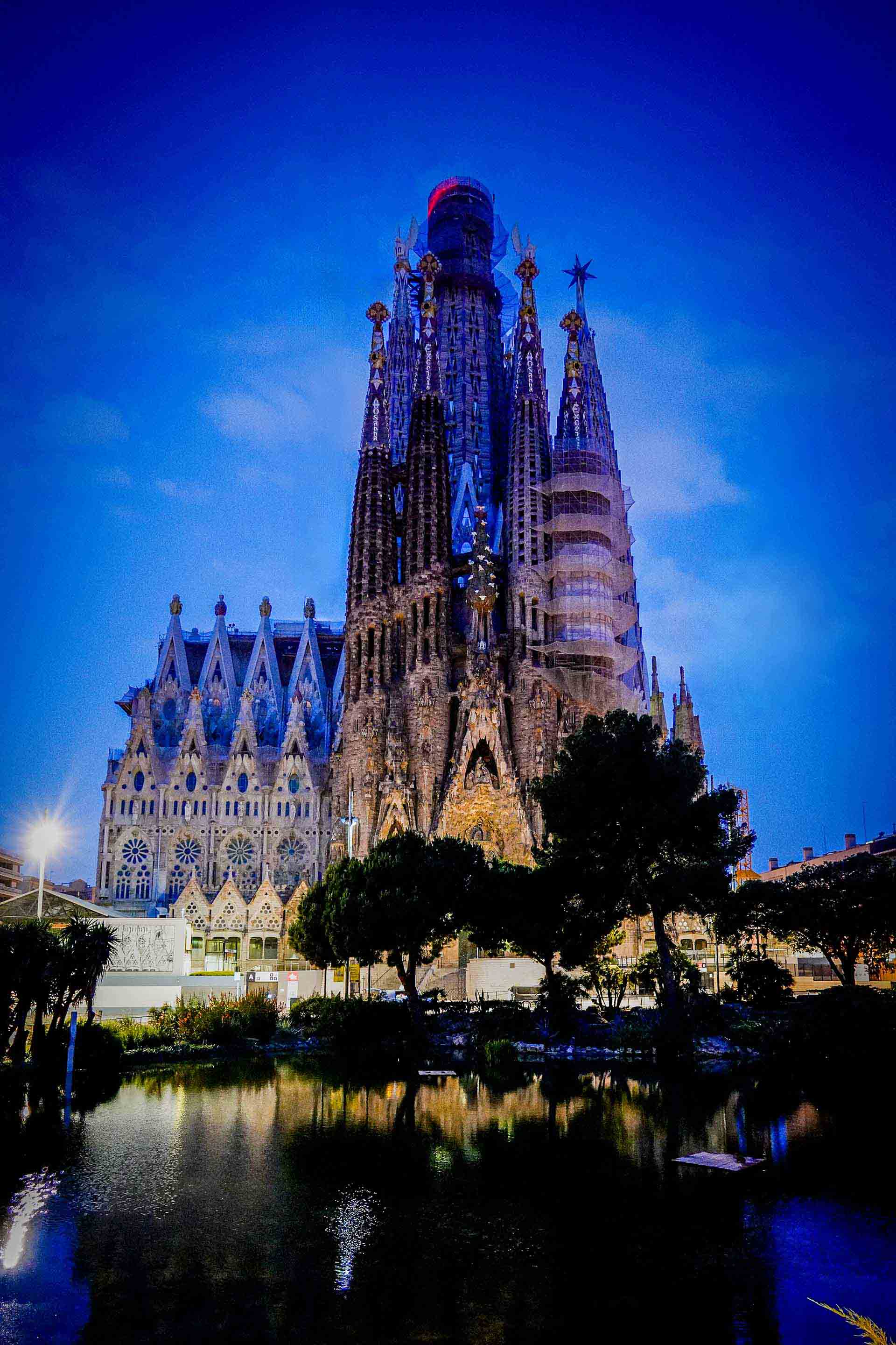 人手不足を解決！1人分の仕事をこなすAIチャットボット活用術