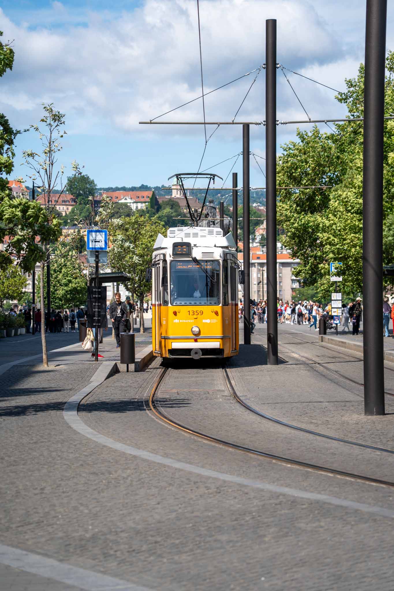 外国人観光客への対応を多言語AIチャットボットで解決！